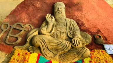 नांगल राजावतान: गुरुनानक जयंती की पूर्व संध्या पर विशिष्ट केंद्रीय कारागार श्यालावास में बंदियों ने मिट्टी से बनाई प्रेरणादायक सैंड आर्ट