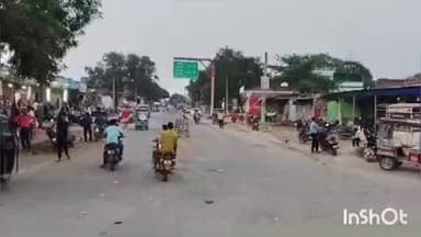 चकाई: चकाई में उम्मीदवारों ने क्षेत्र में झोंकी ताकत, देर रात तक मतदाताओं से कर रहे जनसंपर्क