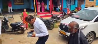 పలాస: కార్గో ఎయిర్పోర్ట్ నిర్మాణంపై మందసలో ప్రజలను సర్ది చెప్పే ప్రయత్నం చేసిన RDO వెంకటేశ్వరరావు, నిరాకరించిన గ్రామస్తులు