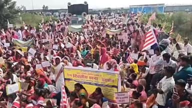 टंडवा: रुढ़िगत संयुक्त ग्राम सभा मंच ने सीसीएल व अंचल कार्यालय के विरुद्ध प्रखंड कार्यालय परिसर में किया धरना प्रदर्शन