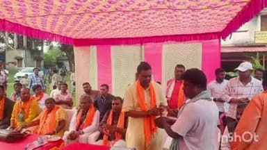 कसमार: गोमिया के पूर्व विधायक डॉ. लम्बोदर महतो ने घाटशिला विधानसभा क्षेत्र के गांवों में किया जनसंपर्क