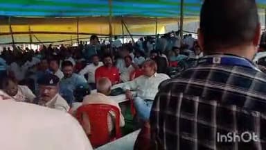 राजापाकर: राजापाकर प्रखंड के भलुई स्थित डिस्पैच सेंटर पर मतदान कर्मियों को जनरल आब्जर्वर ने दी जानकारी