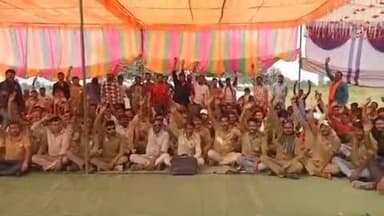 करकेली: एसईसीएल जोहिला एरिया की कंचन खुली खदान में कंपनी के खिलाफ म.प्र. ड्राइवर महासंघ का गुमशुदा चौक पर प्रदर्शन