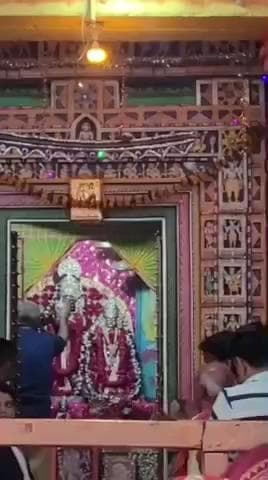 बस्सी: बस्सी क्षेत्र के बंसी वाले मंदिर में फूल बंगले की आकर्षक झांकी सजाई गई