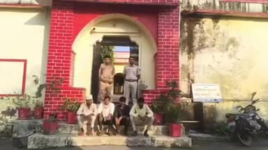 झौथरी: धंबोला पुलिस की कार्रवाई, ऑपरेशन स्वच्छता के तहत चार आरोपितों को किया गिरफ्तार