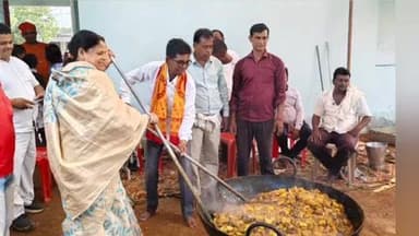 पखांजूर: पखांजूर के पी.वी 17 गांव में हरिनाम संकीर्तन में शामिल हुए नगर पंचायत अध्यक्ष नारायण साहा, किया श्रमदान