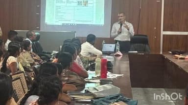 बेमेतरा कलेक्ट्रेट में कलेक्टर एवं जिला निर्वाचन अधिकारी ने मतदाता सूची पुनरीक्षण कार्य को लेकर बीएलओ की बैठक ली