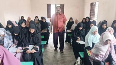 బోధన్: బోధన్ లోని కళాశాలలను ఆకస్మికంగా తనిఖీ చేసిన DIEO రవికుమార్