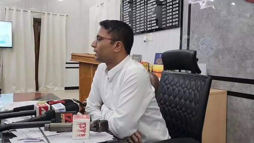 जिलाधिकारी एवं वरीय पुलिस अधीक्षक द्वारा मीडिया ब्रिंफिंग
#biharvidhansabhaelection2025
#MediaBriefing
#DM #SSP
#sara...