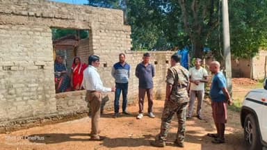 अल्बर्ट एक्का (जारी): बीडीओ ने किया अबुवा आवास का निरीक्षण, एक सप्ताह में कार्य पूरा करने का दिया निर्देश