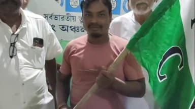 সীতাই: BJP তে নিষ্ক্রিয় কর্মী থাকা সত্ত্বেও BJP-র BLA 2 তে নাম,ক্ষোভে সিতাই ২ অঞ্চল তৃনমূল কার্যালয়ে BJP কর্মীর তৃণমূলে যোগ