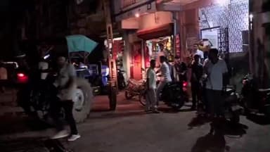 તારાપુર: શહેરની ગલીઓમાં હડકાઈ બનેલ ગાયથી શહેરીજનો પરેશાન, પાલિકાની ટીમે રેસ્ક્યુ કરી પાંજરે પુરવામાં આવી.