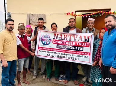 सरकाघाट: सरकाघाट में प्रवासियों को बांटे गए गर्म कपड़े