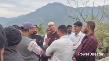 धारी: छिड़ाखान से अधोडा मोटर मार्ग पर चल रहे डामरीकरण के कार्य की गुणवत्ता सही नहीं होने पर ग्रामीणों में रोष