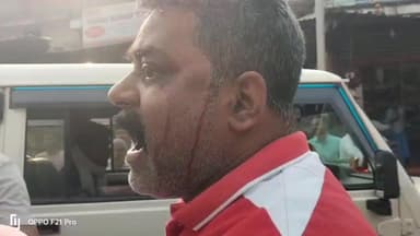 रामगढ़ भुरकुंडा थाना प्रभारी निर्भय कुमार ने कांके रोड जवाहर नगर के रहने वाले एस के सिन्हा और एके सिन्हा एमआर को डंडे से ...