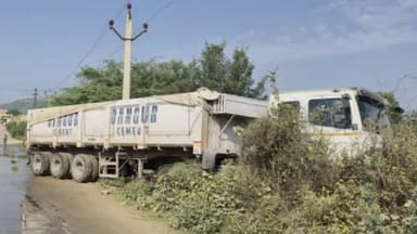 खेतड़ी: खेतड़ी उपखंड के नानूवाली बावड़ी के पास देर रात हुआ बड़ा हादसा