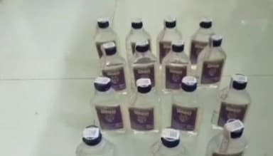 कुंडम: पडरिया में घर के सामने अवैध शराब बेच रहा आरोपी गिरफ्तार, 16 देशी शराब के पव्वे जब्त