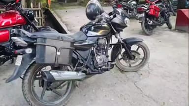 হলদিবাড়ি: হলদিবাড়ি শহরে প্রকাশ্য দিবালোকে বাইকের ডিগিতে রাখা ব্যাংক থেকে তোলা টাকা চুরির ঘটনায় চাঞ্চল্য