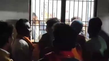 कप्तानगंज: कुशीनगर के धार्मिक बांसीधाम मेले में खुलेआम शराब बिक्री, विभागीय मौन सहमति पर उठे सवाल