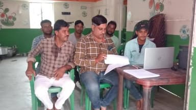 মঙ্গলকোট: SIR নিয়ে সড়গরম রাজ্য রাজনীতি, অঞ্চলে অঞ্চলে খোলা হচ্ছে সহায়তা কেন্দ্র, পরিদর্শন করলেন মঙ্গলকোট ব্লক তৃণমূলের সভাপতি