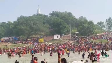 बरहट: कार्तिक पूर्णिमा पर कियूल नदी के पत्नेश्वर घाट पर जुटी श्रद्धालुओं की भीड़, किया स्नान, दान और पूजा