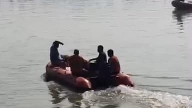 बैरगनियां: बैरगनिया में कार्तिक पूर्णिमा पर बागमती नदी में श्रद्धालुओं का सैलाब, सुरक्षा के लिए एनडीआरएफ टीम तैनात