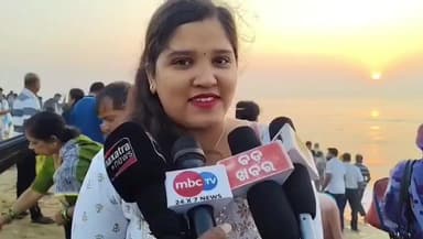 ଗୋପାଳପୁର: ଗୋପାଳପୁର ବେଳାଭୂମିରେ ବୋଇତ ଭସାଇ ପ୍ରତିକ୍ରିୟା ରଖିଲେ ମହିଳା ଶ୍ରଦ୍ଧାଳୁ