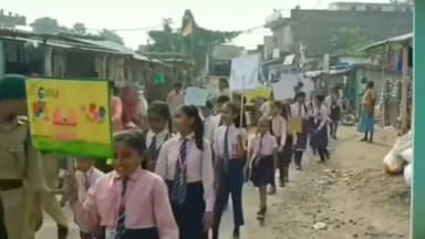 सकरा: सकरा में निजी शिक्षण संस्थानों ने चलाया मतदाता जागरूकता अभियान, बच्चों ने नारों से लोगों को किया प्रेरित