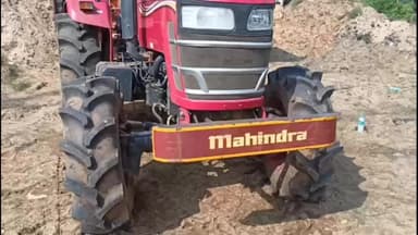 আউশগ্রাম ২: আউশগ্রামে চুপিসারে জঙ্গলের রাস্তা দিয়ে বালি পাচার করতে গিয়ে পুলিশের জালে আটক একটি ট্রাক্টর