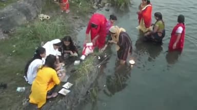 रायगढ़: केलो घाट में उमड़ा जन सैलाब, स्नान कर किया दीप दान, कार्तिक पूर्णिमा पर श्रद्धालुओं ने लगाई आस्था की डुबकी