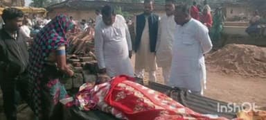 मेराल: मेराल प्रखंड के जिला परिषद प्रतिनिधि सह राजद नेता ने झामुमो जिला अध्यक्ष की पत्नी के निधन पर दी श्रद्धांजलि