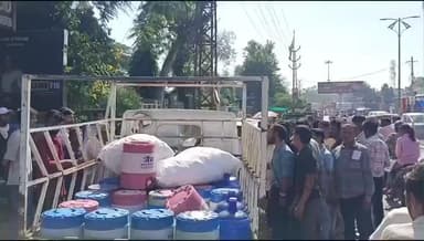 बांसवाड़ा: शहर के जवाहरपुल के पास टक्कर के बाद हंगामा, बाइक चालक ने पिकअप चालक से की मारपीट, पुलिस ने संभाला मामला