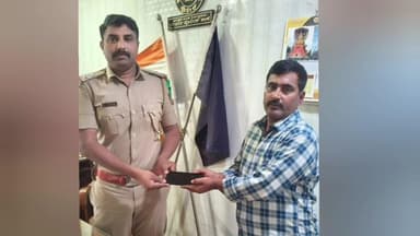 ಜೇವರ್ಗಿ: ಪಟ್ಟಣದಲ್ಲಿ ಪೊಲೀಸರ ಕಾರ್ಯಚರಣೆ: 6 ಮೊಬೈಲ್ ಗಳನ್ನು ಪತ್ತೆ, ವಾರಸುದಾರರಿಗೆ ಹಸ್ತಾಂತರ
