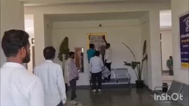 येवला: येवला पालिकेच्या वतीने खाजगी तसेच सरकारी कार्यालय येथे आदर्श आचार संहिता च्या अनुषंगाने अंमलबजावणी सुरू