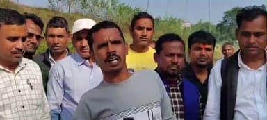 बिरनी: कोडरमा: जयनगर के पारा शिक्षकों को गिरिडीह पुलिस ने भरकट्टा में रोका, मंत्री आवास घेरने जा रहे थे