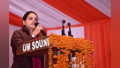 डुंडा: रामलीला मैदान उत्तरकाशी में आयोजित कार्यक्रम में पुलिस और परिवहन विभाग ने नशा व सड़क सुरक्षा के प्रति जागरूक किया