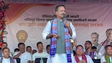 চাৰিদুৱাৰ: কয়লাজুলিত ৰাজহুৱা সভা অনুষ্ঠিত কৰি FRC এলেকাৰ মাটিৰ প্ৰমান-পত্ৰ প্ৰদান কৰে মন্ত্ৰী অশোক সিংহলে