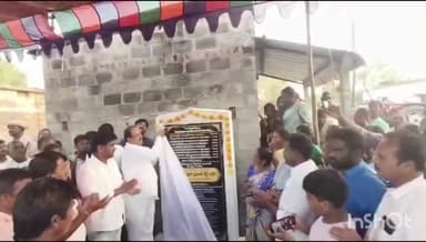 గీసుగొండ: గీసుగోండ మండలంలోని పలు గ్రామాల్లో సీసీ రోడ్లు, డ్రైనేజీ పనులకు శంకుస్థాపన చేసిన పరకాల శాసనసభ్యులు రేవూరి ప్రకాశ్ రెడ్డి