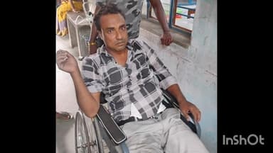 বর্ধমান ২: দ্রুতগতিতে আছে একটি টোটো রাস্তার ধারে দাঁড়িয়ে থাকা এক যুবককে ধাক্কা মারলে আহত হয় যুবক