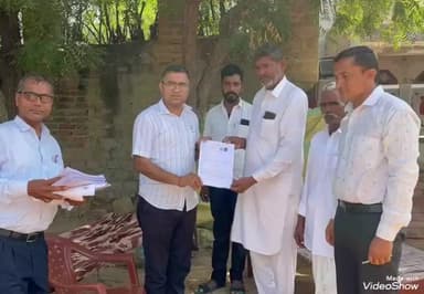 भीनमाल: बागौड़ा में उपखण्ड अधिकारी ने SIR कार्यों का अवलोकन किया, मतदाताओं को परिगणना प्रपत्र भरने की जानकारी दी