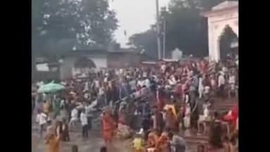 सिराथू: कार्तिक पूर्णिमा पर कड़ा के कुबरीघाट पर स्नानार्थियों का जमावड़ा, दोपहर तक जमी रही भीड़