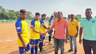 सेन्हा: खेल से बच्चों का शारीरिक, मानसिक व बौद्धिक विकास होता है: डीएसपी समीर तिर्की