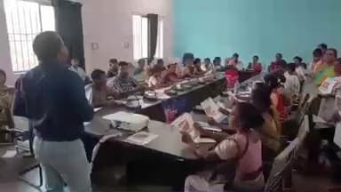 अमड़ापाड़ा: पाकुड़ परिवहन विभाग ने अमड़ापाड़ा प्रखण्ड कर्मी व अन्य लोगों को 'रफ्तार घटाओ, सुरक्षा बढ़ाओ' कार्यक्रम की जानकारी दी