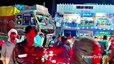 उमरेठ: उमरेठ में जाम में फंसी एंबुलेंस, हाट बाजार के दिन अतिक्रमण से पार्किंग मुश्किल, बिगड़ी स्थिति