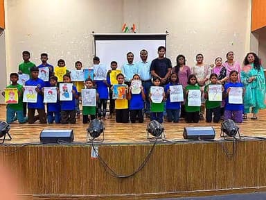 बैहर: बिरसा मुंडा जयंती पर बैहर प्रखंड के एकलव्य विद्यालय और छात्रावासों में हुई पेंटिंग प्रतियोगिता