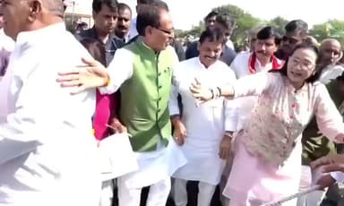 इछावर: जिले के ग्राम धामंदा में सांसद खेल महोत्सव को लेकर कार्यक्रम में केंद्रीय मंत्री शिवराज सिंह चौहान हुए शामिल