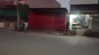 चिखली: चिखली क्षेत्र में सर्दी के मौसम की शुरुआत के साथ गरम उनी कपड़ों की दुकान लगाने की तैयारी