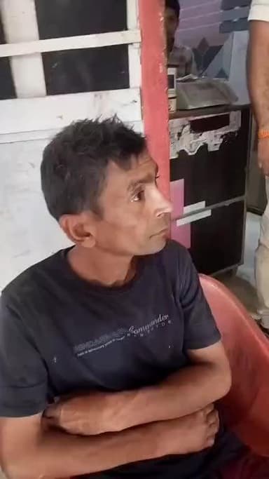 bodarwar ka jamin daru pila ke likhwa liya gya