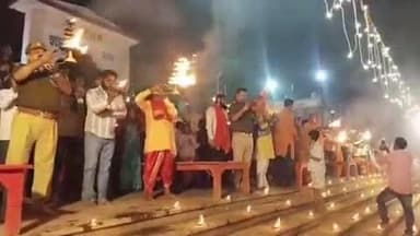 सिराथू: दर्जा प्राप्त राज्य मंत्री (पिछड़ा वर्ग) सोहनलाल कड़ा गंगा आरती में शामिल हुए, किया दीपदान