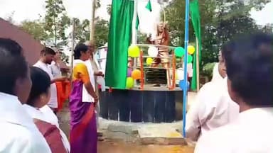 মানবাজার ১: কপড়রা গ্রামে বীর শহীদ সিধু কানহুর পূর্ণাবয়ব মূর্তি উন্মোচন করা হলো